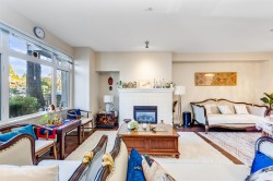888 58th Avenue W Vancouver, BC V6P 6Y3