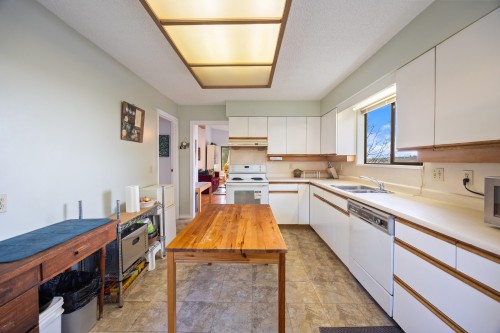 2063 Concord Avenue, Coquitlam, BC 