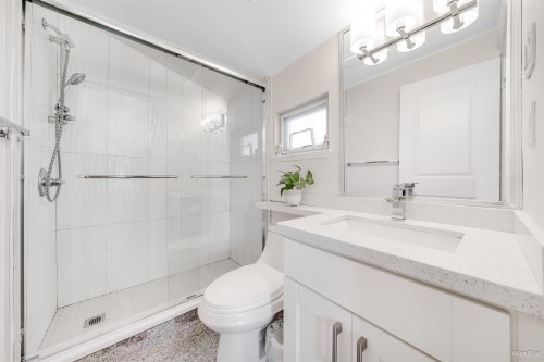 7531 Oak Street, Vancouver, BC 