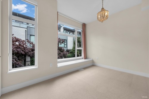 6098 Oak Street, Vancouver, BC 