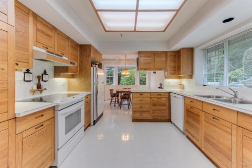 4856 Headland Drive, West Vancouver, BC 