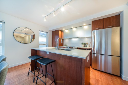 416-221 3Rd Street E, North Vancouver, BC 