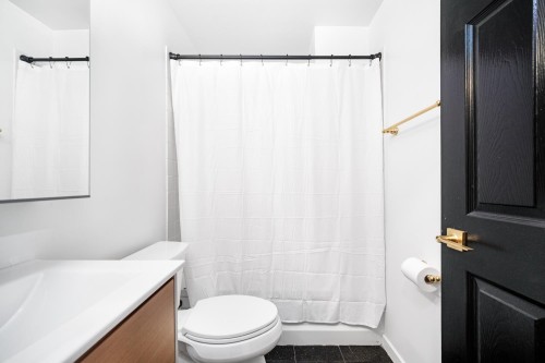 1407 Pendrell Street, Vancouver, BC 