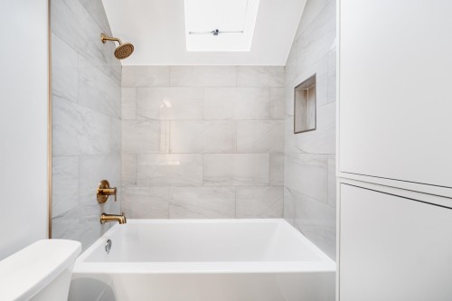 1407 Pendrell Street, Vancouver, BC 