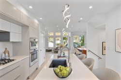 2-434 1st Street E North Vancouver, BC V7L 1B7