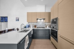 602-8888 Osler Street  Vancouver, BC V6P 4G2