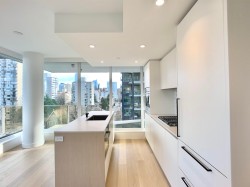 1003-1365 Davie Street  Vancouver, BC V6E 1N5