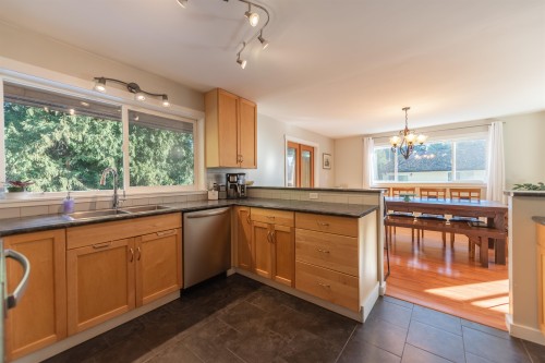 7862 Eagle Drive, Halfmoon Bay, BC 