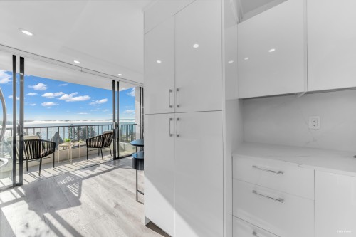 1202-650 16Th Street, West Vancouver, BC 