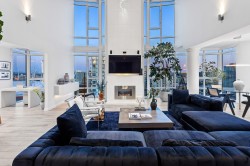 PH1-930 Cambie Street  Vancouver, BC V6B 5X6