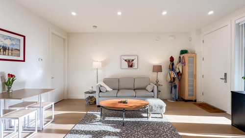 338 5Th Street E, North Vancouver, BC 