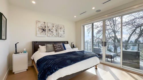 338 5Th Street E, North Vancouver, BC 