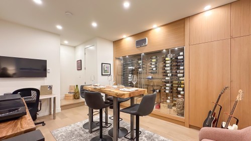 338 5Th Street E, North Vancouver, BC 