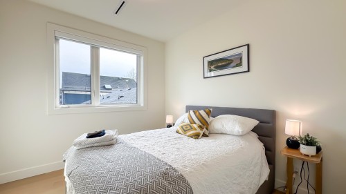 338 5Th Street E, North Vancouver, BC 