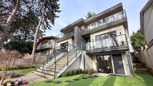 338 5Th Street E, North Vancouver, BC 