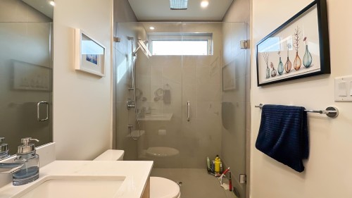 338 5Th Street E, North Vancouver, BC 