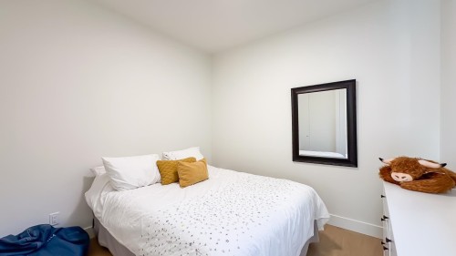 338 5Th Street E, North Vancouver, BC 