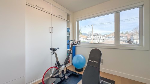 338 5Th Street E, North Vancouver, BC 