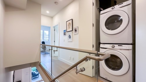 338 5Th Street E, North Vancouver, BC 