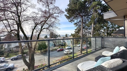 338 5Th Street E, North Vancouver, BC 