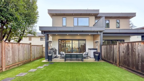 338 5Th Street E, North Vancouver, BC 