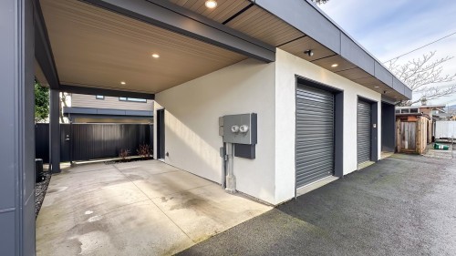 338 5Th Street E, North Vancouver, BC 