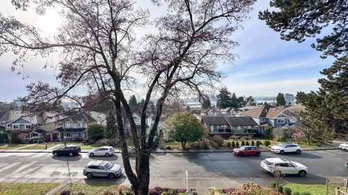 338 5Th Street E, North Vancouver, BC 