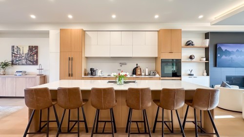 338 5Th Street E, North Vancouver, BC 