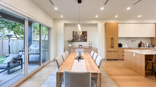 338 5Th Street E, North Vancouver, BC 