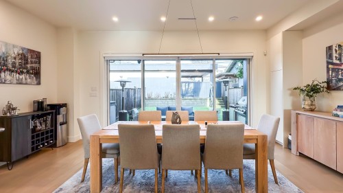 338 5Th Street E, North Vancouver, BC 