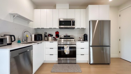 338 5Th Street E, North Vancouver, BC 