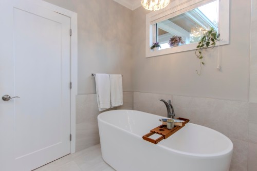 1018 Jay Crescent, Squamish, BC 