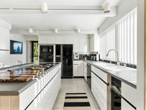 1588 Merlynn Crescent, North Vancouver, BC 