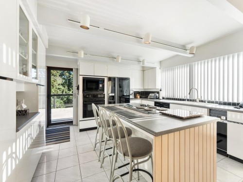 1588 Merlynn Crescent, North Vancouver, BC 