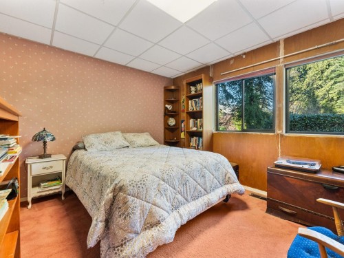 1588 Merlynn Crescent, North Vancouver, BC 