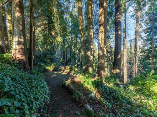 1588 Merlynn Crescent, North Vancouver, BC 