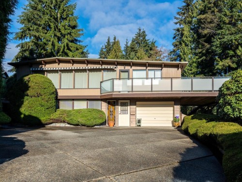 1588 Merlynn Crescent, North Vancouver, BC 