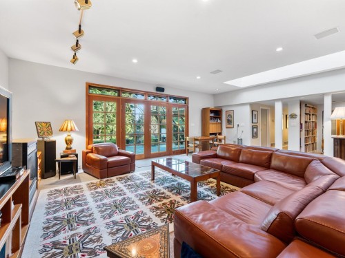 1588 Merlynn Crescent, North Vancouver, BC 