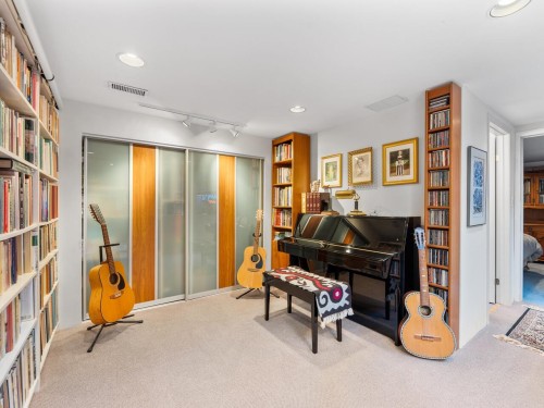 1588 Merlynn Crescent, North Vancouver, BC 