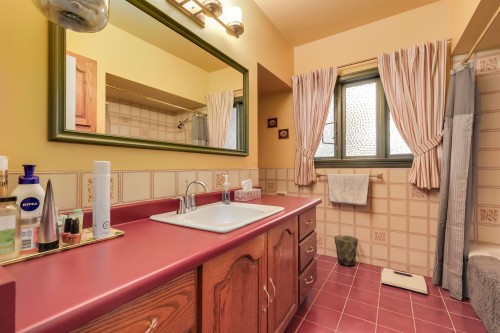 936 37Th Avenue W, Vancouver, BC 