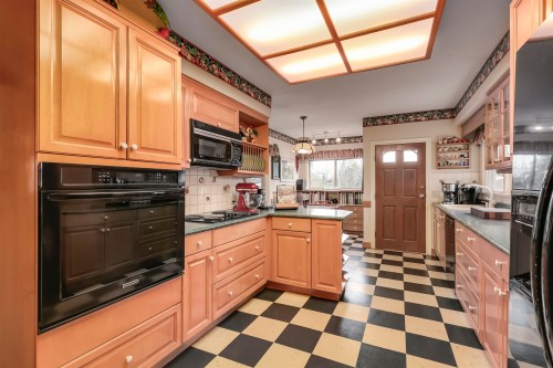 936 37Th Avenue W, Vancouver, BC 