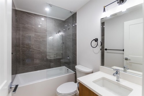 4085 Marine Drive Sw, Vancouver, BC 