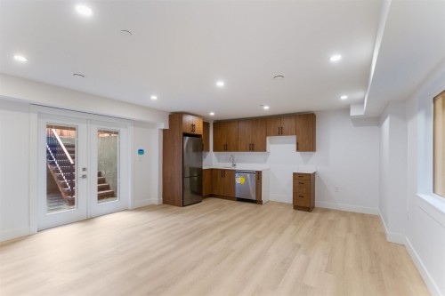 4085 Marine Drive Sw, Vancouver, BC 