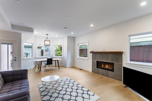 4085 Marine Drive Sw, Vancouver, BC 