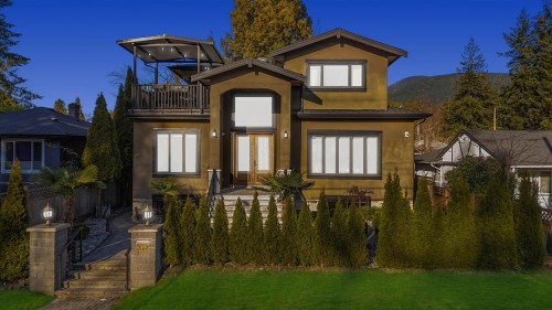 512 23rd Street W North Vancouver, BC V7M 2B9