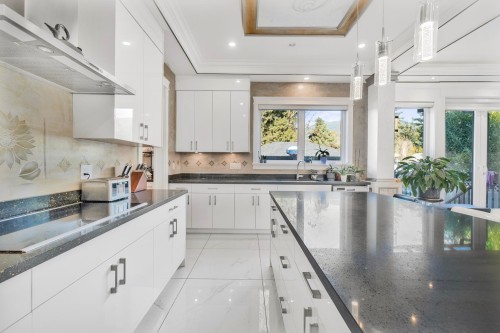 512 23Rd Street W, North Vancouver, BC 