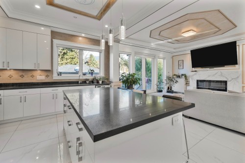 512 23Rd Street W, North Vancouver, BC 