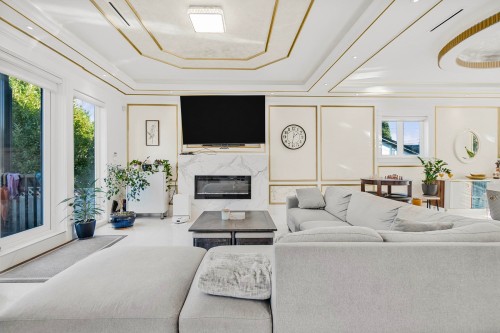 512 23Rd Street W, North Vancouver, BC 