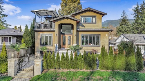 512 23Rd Street W, North Vancouver, BC 