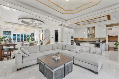 512 23Rd Street W, North Vancouver, BC 